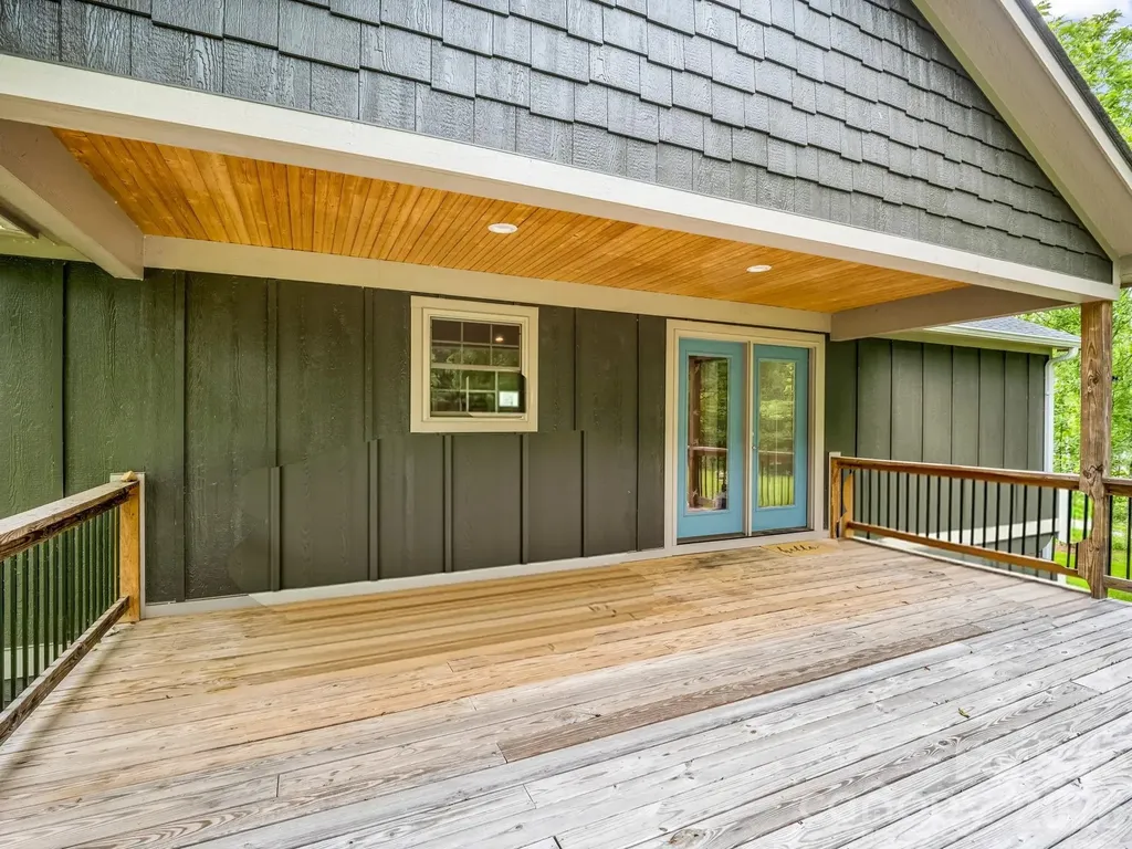 100 Walt Drive Hendersonville NC 28792