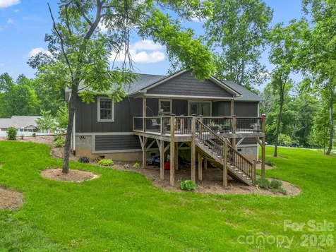 100 Walt Drive Hendersonville NC 28792