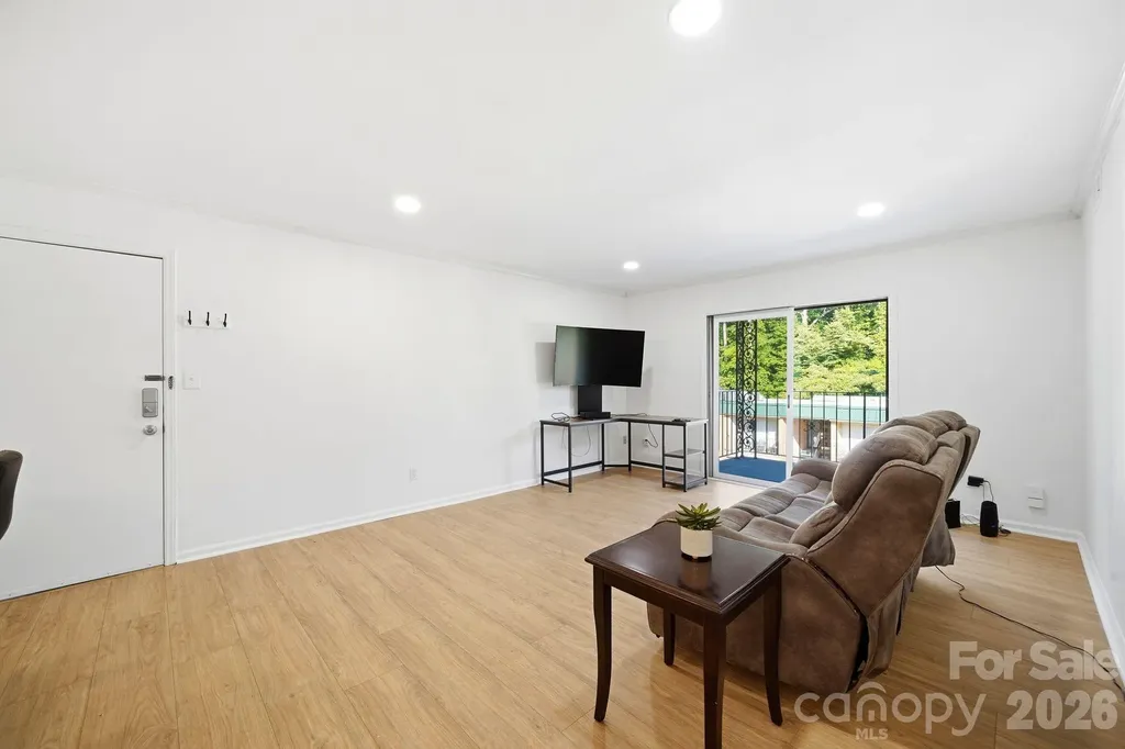 4739 Hedgemore Drive Charlotte NC 28209