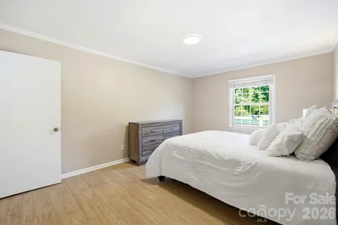 4739 Hedgemore Drive Charlotte NC 28209