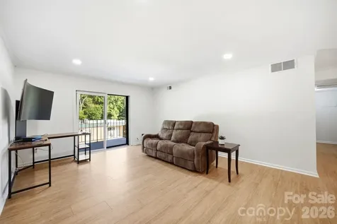 4739 Hedgemore Drive Charlotte NC 28209