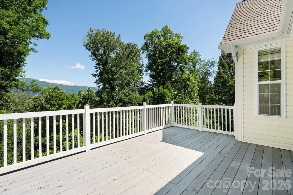 637 April Park Waynesville NC 28786