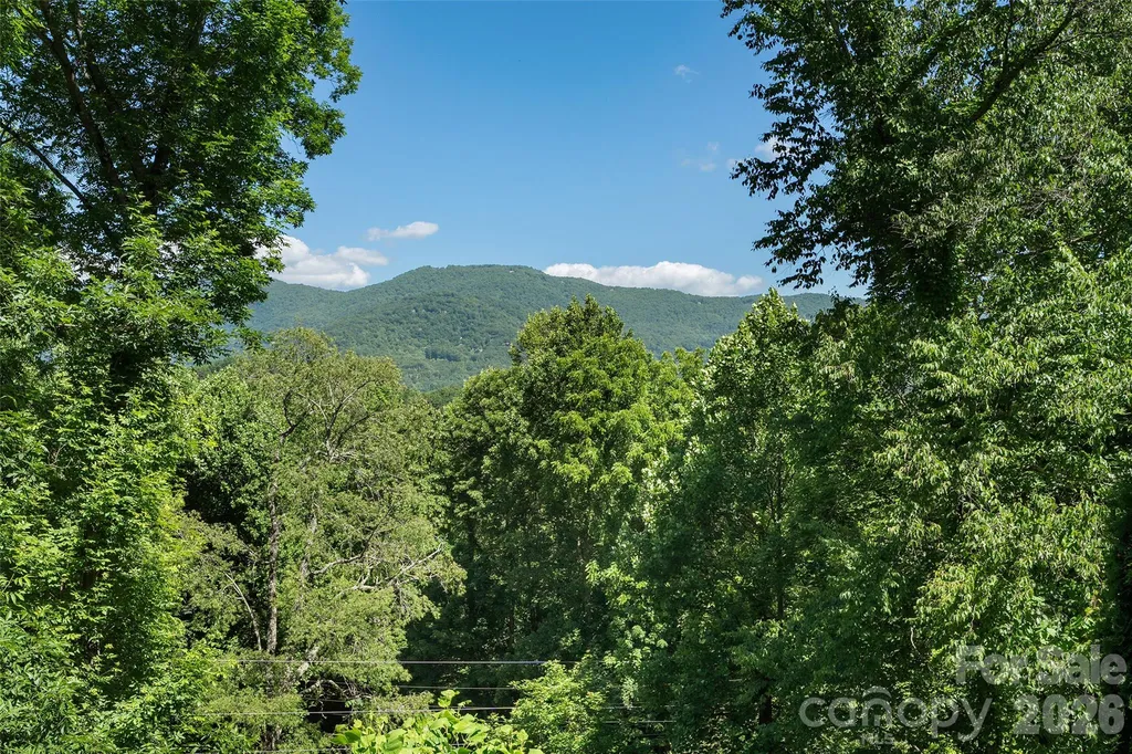 637 April Park Waynesville NC 28786