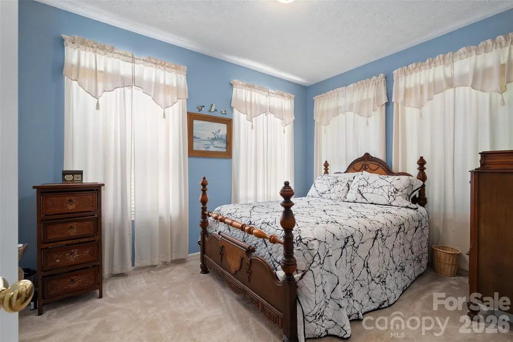637 April Park Waynesville NC 28786