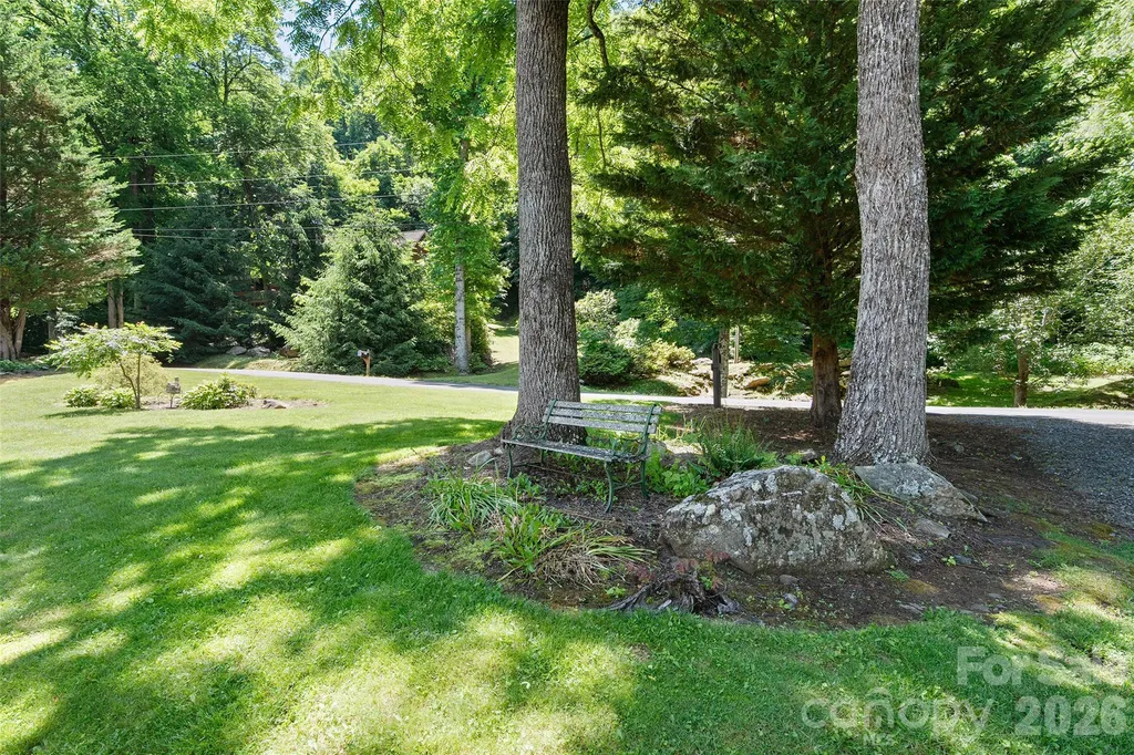 637 April Park Waynesville NC 28786