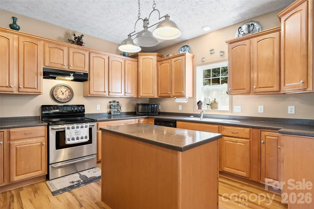637 April Park Waynesville NC 28786