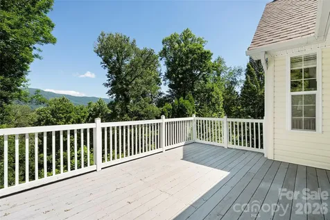 637 April Park Waynesville NC 28786