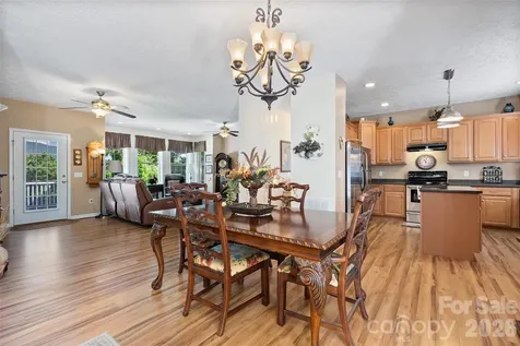 637 April Park Waynesville NC 28786