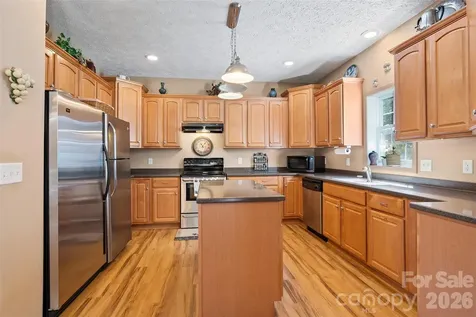 637 April Park Waynesville NC 28786