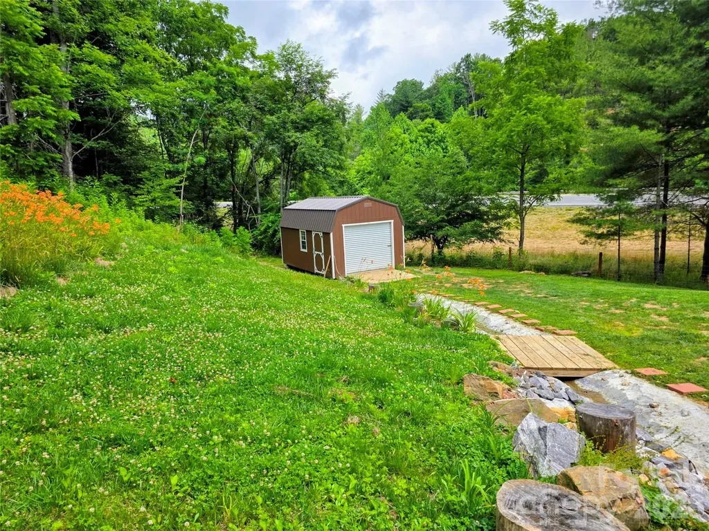30 Evergreen Road Burnsville NC 28714