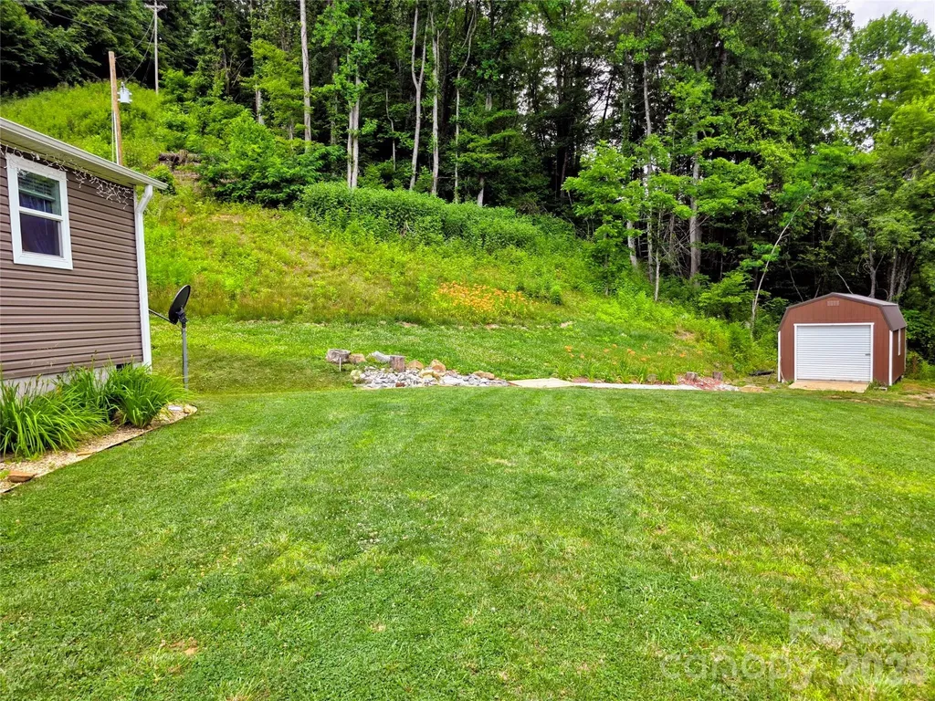 30 Evergreen Road Burnsville NC 28714