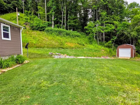 30 Evergreen Road Burnsville NC 28714