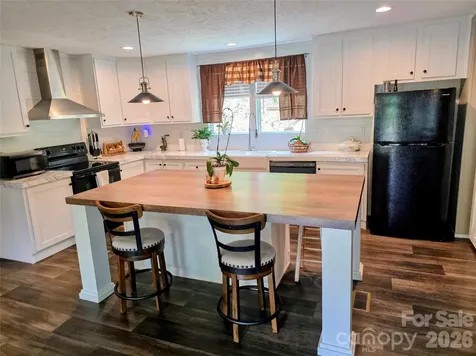 30 Evergreen Road Burnsville NC 28714