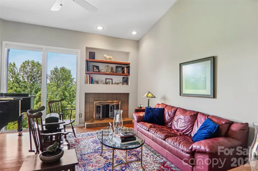 138 Woodbridge Drive Laurel Park NC 28739