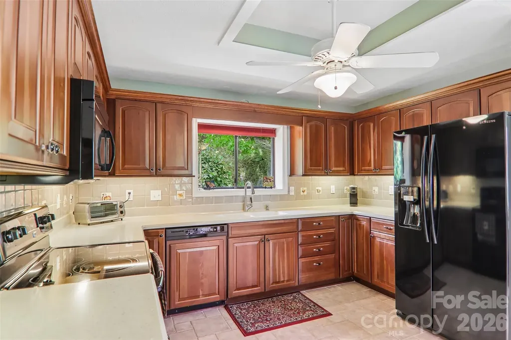 138 Woodbridge Drive Laurel Park NC 28739