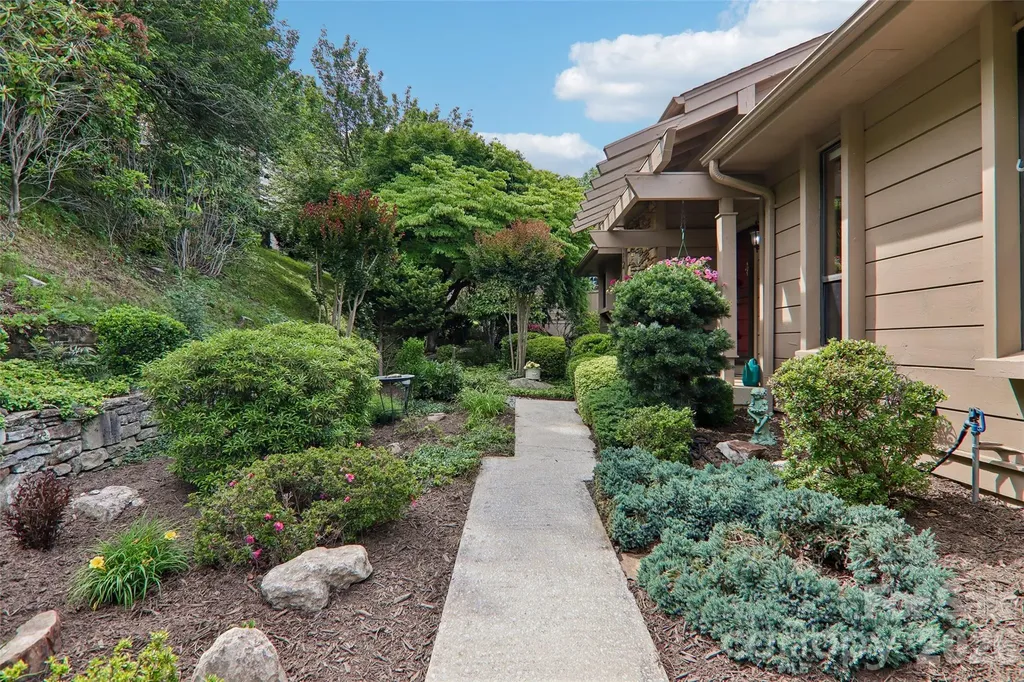 138 Woodbridge Drive Laurel Park NC 28739