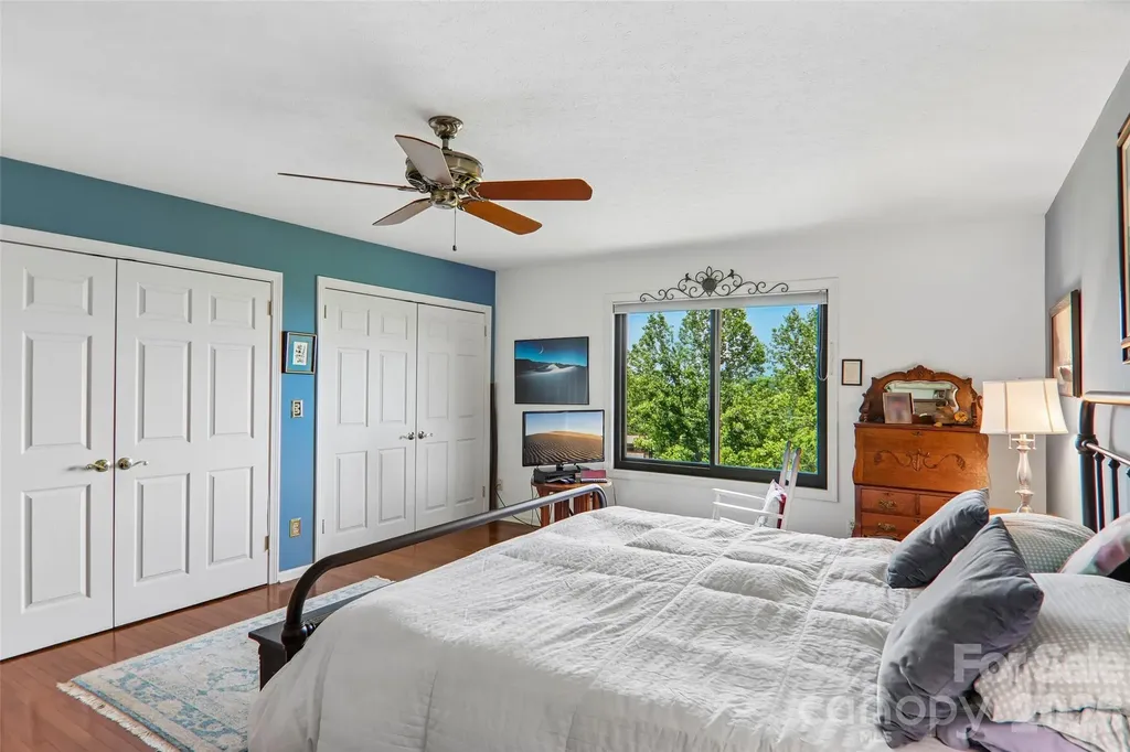 138 Woodbridge Drive Laurel Park NC 28739