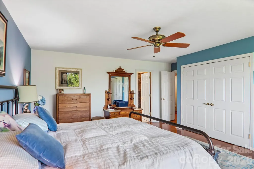 138 Woodbridge Drive Laurel Park NC 28739