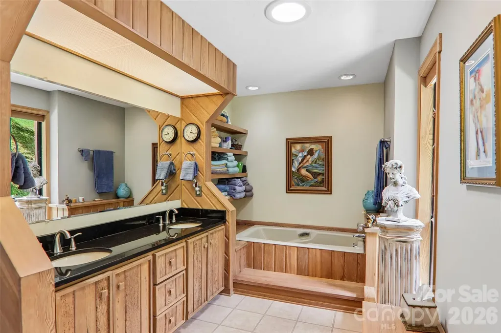 138 Woodbridge Drive Laurel Park NC 28739