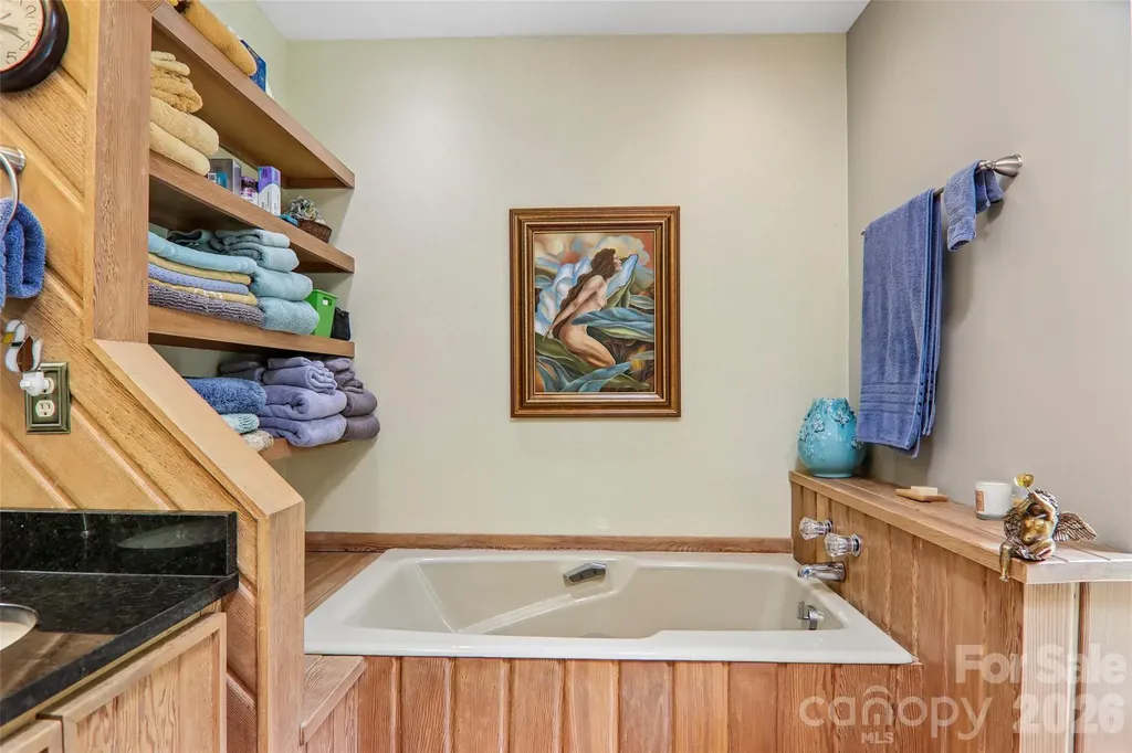 138 Woodbridge Drive Laurel Park NC 28739