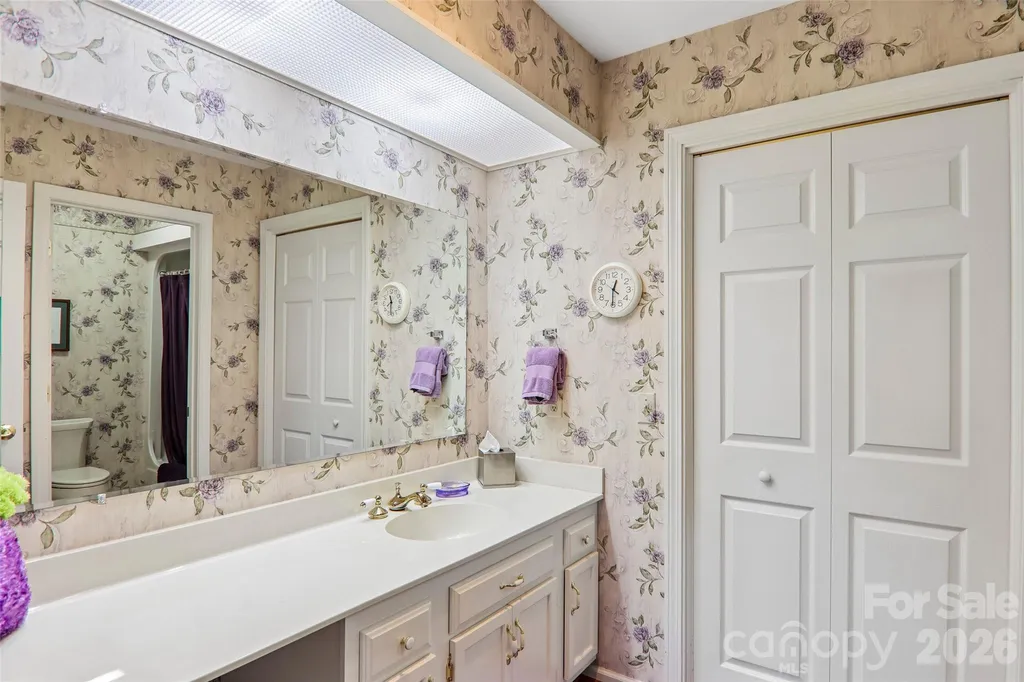 138 Woodbridge Drive Hendersonville NC 28739
