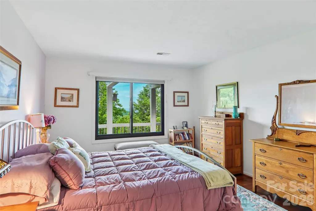 138 Woodbridge Drive Laurel Park NC 28739