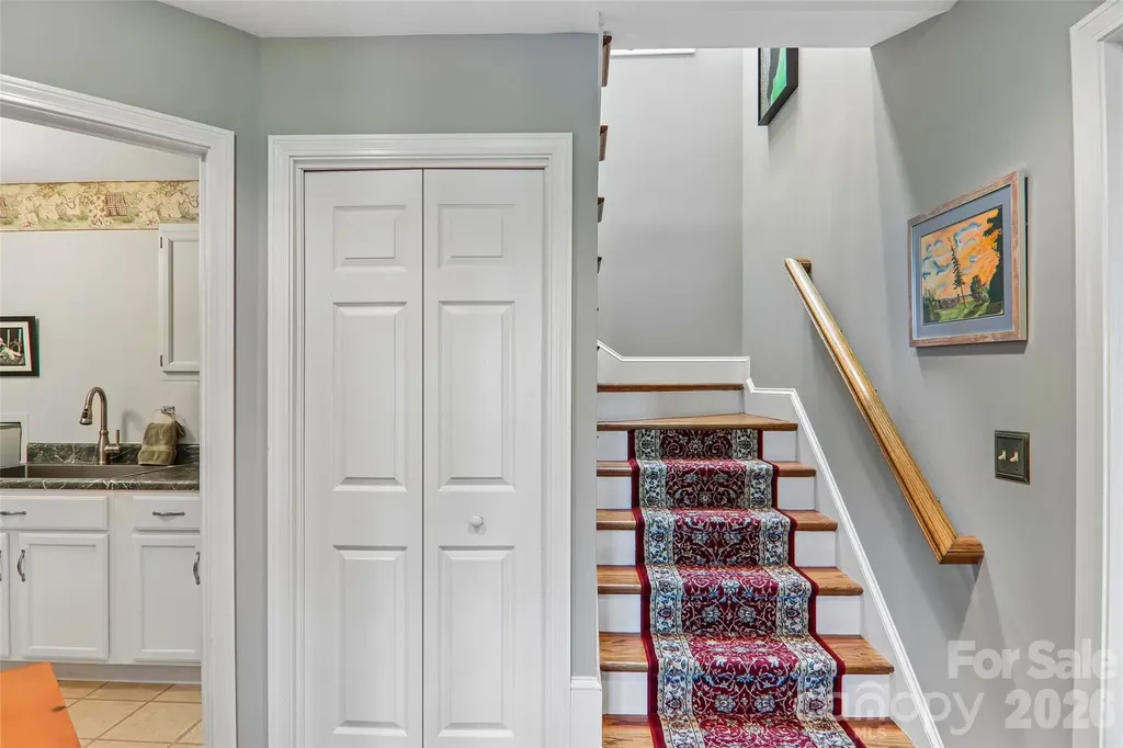 138 Woodbridge Drive Laurel Park NC 28739