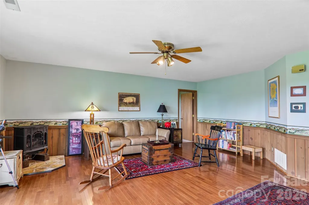 138 Woodbridge Drive Laurel Park NC 28739