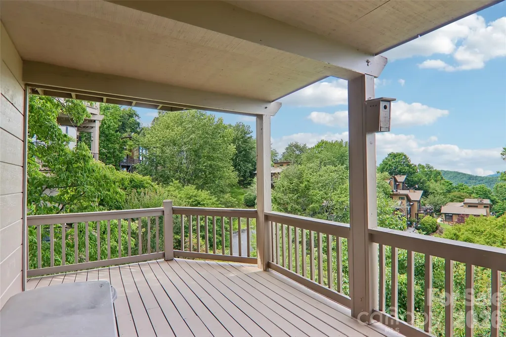138 Woodbridge Drive Laurel Park NC 28739