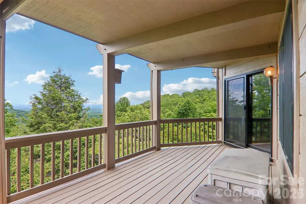 138 Woodbridge Drive Laurel Park NC 28739