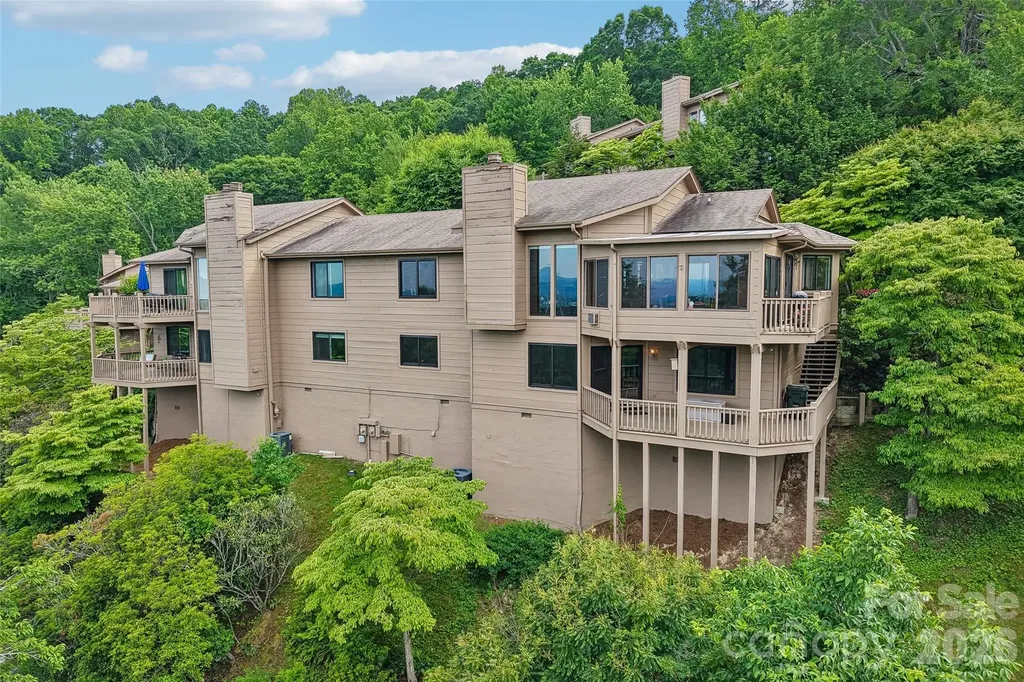 138 Woodbridge Drive Laurel Park NC 28739