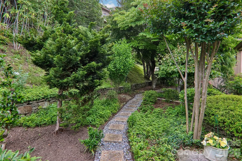 138 Woodbridge Drive Laurel Park NC 28739