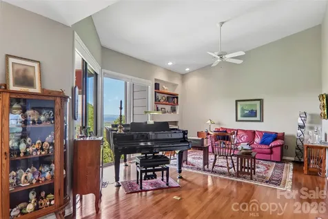 138 Woodbridge Drive Laurel Park NC 28739