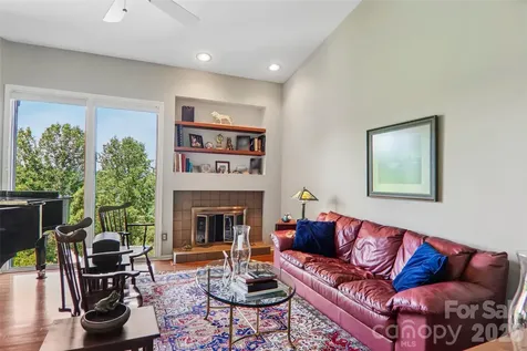 138 Woodbridge Drive Laurel Park NC 28739