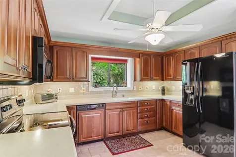 138 Woodbridge Drive Laurel Park NC 28739