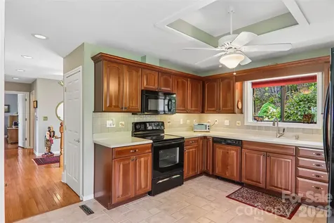 138 Woodbridge Drive Laurel Park NC 28739