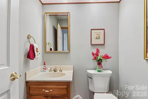 138 Woodbridge Drive Laurel Park NC 28739