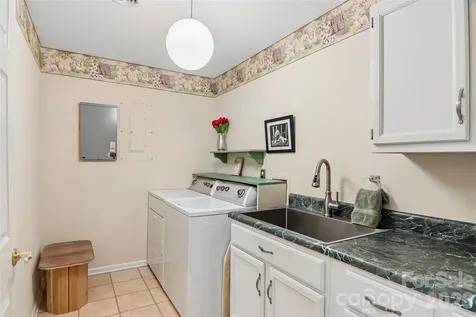 138 Woodbridge Drive Laurel Park NC 28739