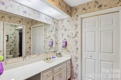 138 Woodbridge Drive Laurel Park NC 28739