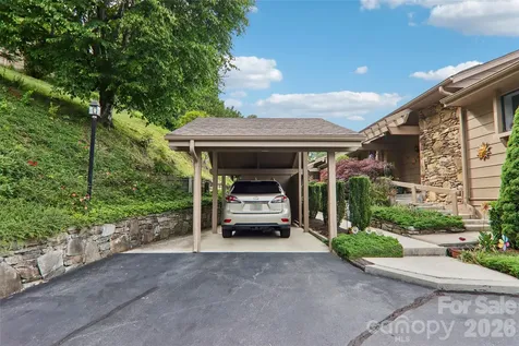 138 Woodbridge Drive Laurel Park NC 28739