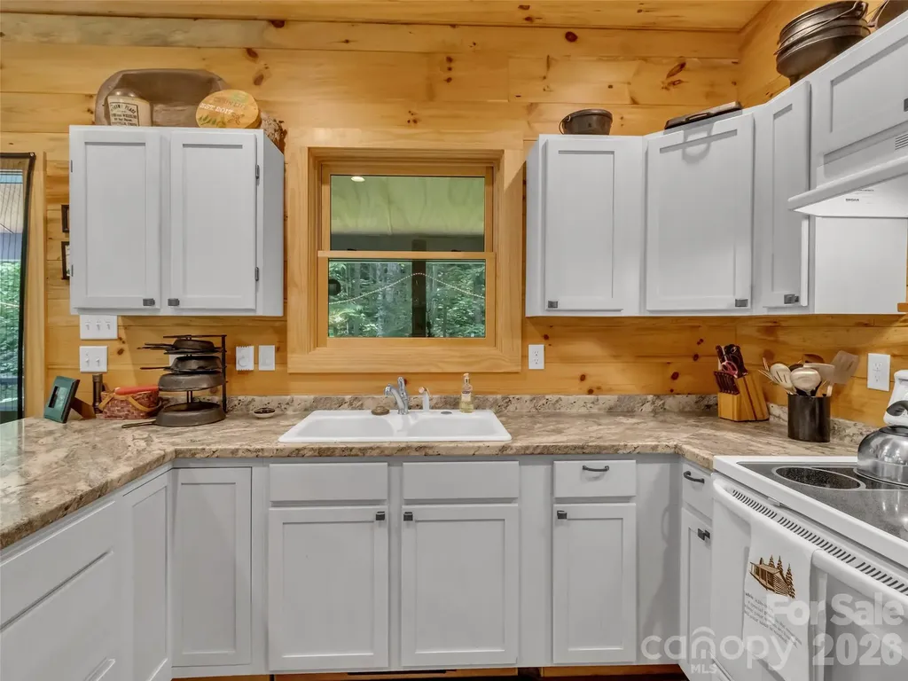 85 Lady Slipper Trail Hot Springs NC 28743