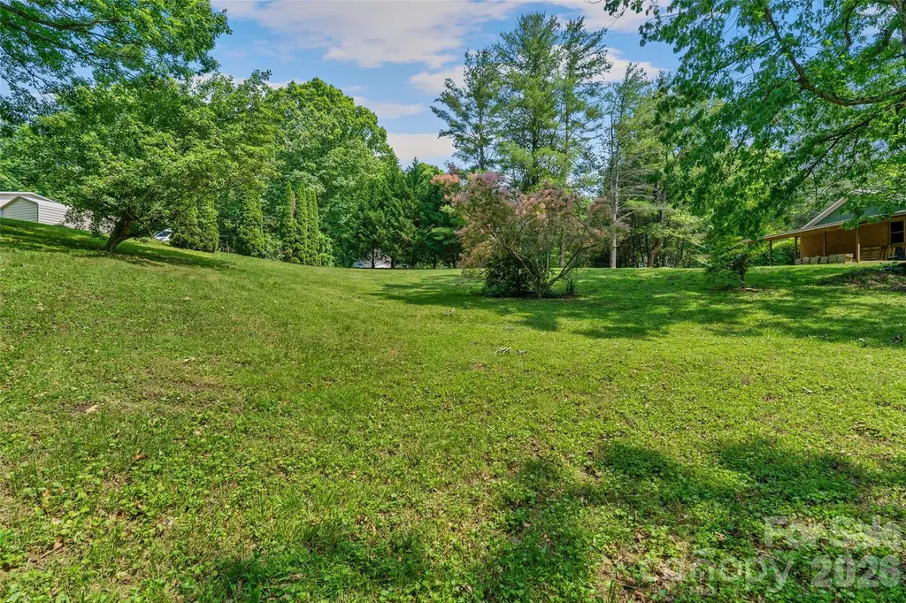 18 Luckenbach Drive Fairview NC 28730