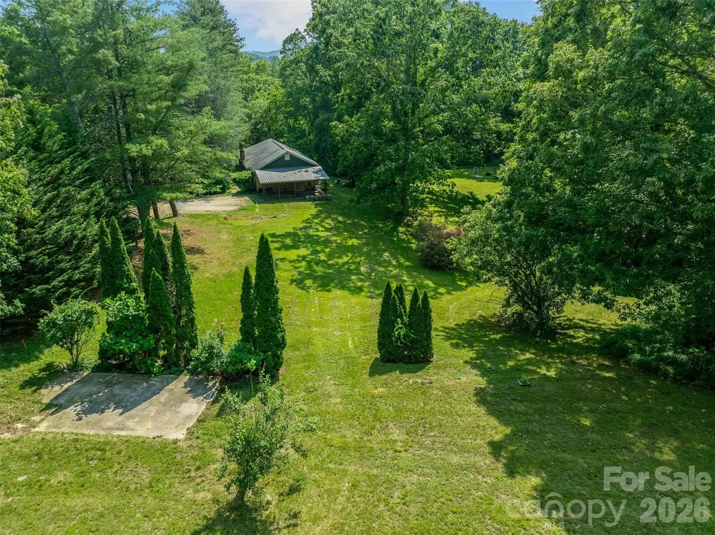 18 Luckenbach Drive Fairview NC 28730