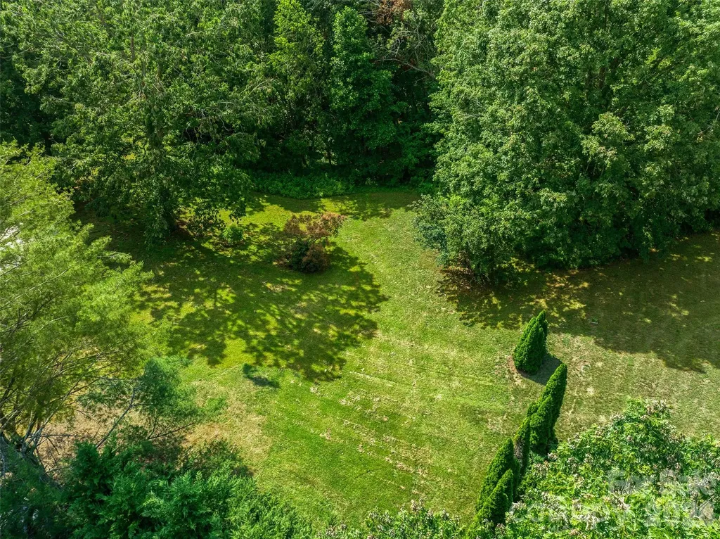 18 Luckenbach Drive Fairview NC 28730
