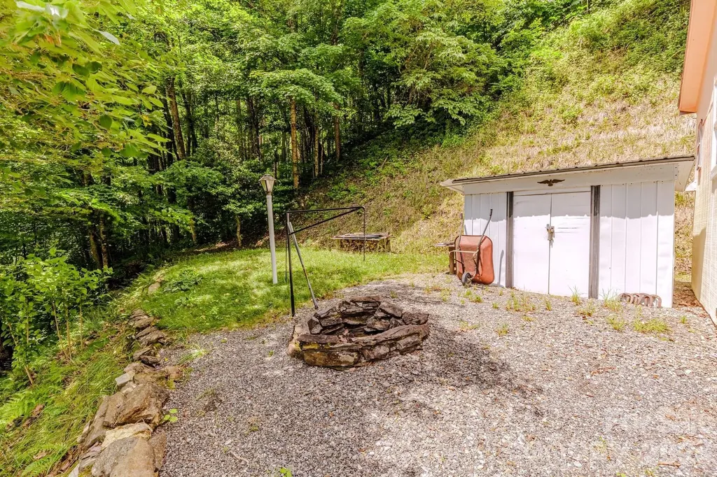 1680 Williamson Road Whittier NC 28789