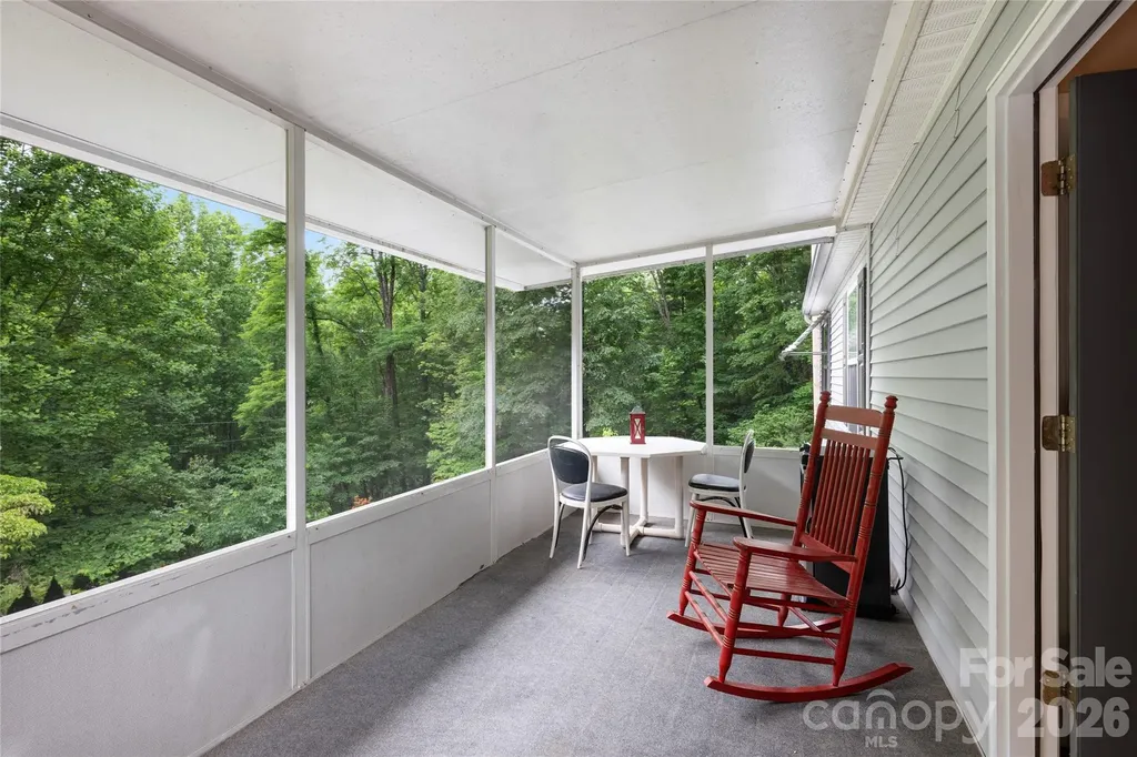 125 Round Mountain Road Brevard NC 28747
