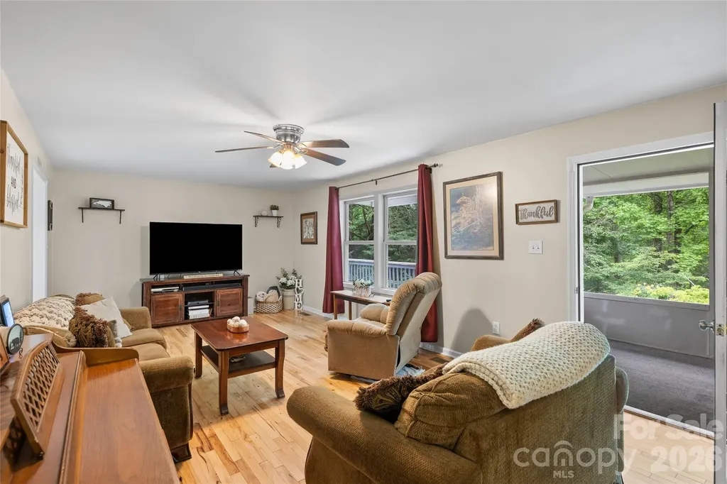 125 Round Mountain Road Brevard NC 28747