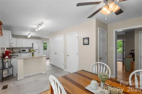 125 Round Mountain Road Brevard NC 28747