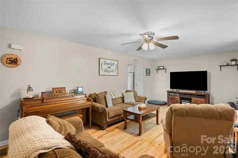 125 Round Mountain Road Brevard NC 28747