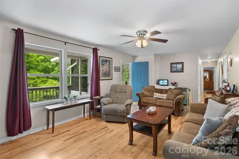 125 Round Mountain Road Brevard NC 28747